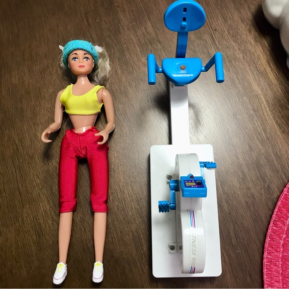Vintage THE SUPER MODELS Keep Fit Cycling Machine Doll by Toy Concepts - Picture 9 of 15